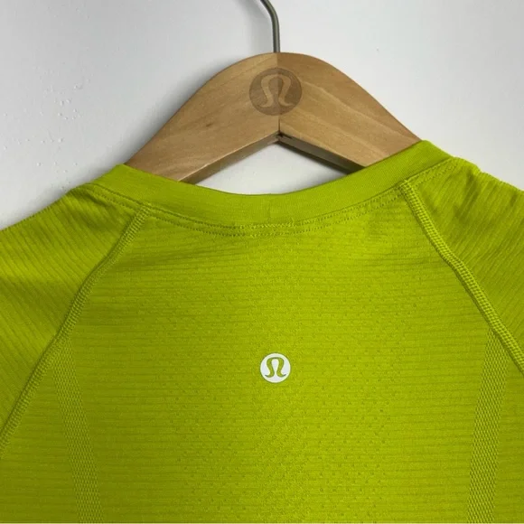 Lululemon Swiftly Tech Short-Sleeve Shirt 2.0 *Hip Length
Lichen Lime Size 4 NWT - Picture 4 of 5